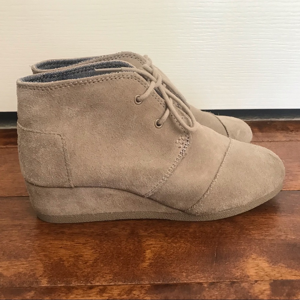 Shoes - Picture 2 of 3